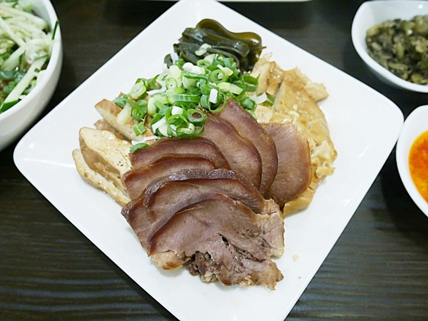 條條有理：條條有理-台中大墩路巷弄內推薦麵食  環境舒適到像吃早午餐  餐點都夠水準  午餐、晚餐都想拜訪