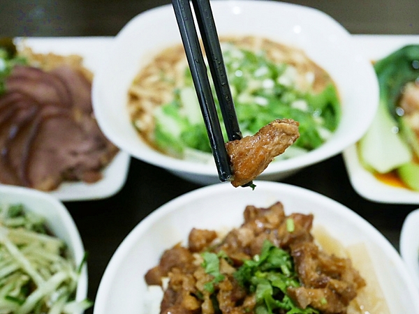 條條有理：條條有理-台中大墩路巷弄內推薦麵食  環境舒適到像吃早午餐  餐點都夠水準  午餐、晚餐都想拜訪