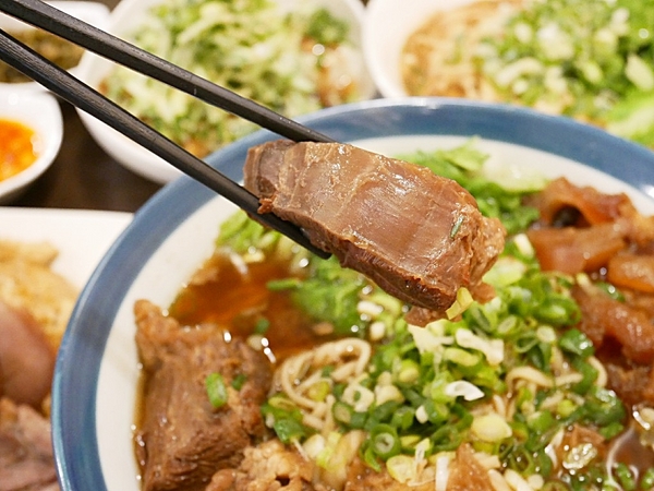 條條有理：條條有理-台中大墩路巷弄內推薦麵食  環境舒適到像吃早午餐  餐點都夠水準  午餐、晚餐都想拜訪