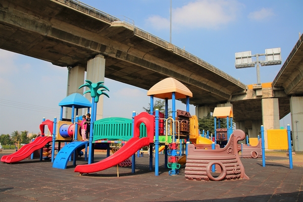 彰化市景觀公園：【彰化市景點】彰化市景觀公園~休閒步道及兒童遊樂設施，親子同樂綠化的大公園