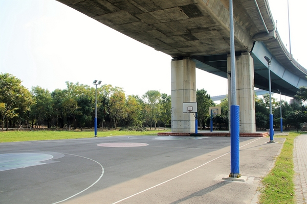 彰化市景觀公園：【彰化市景點】彰化市景觀公園~休閒步道及兒童遊樂設施，親子同樂綠化的大公園