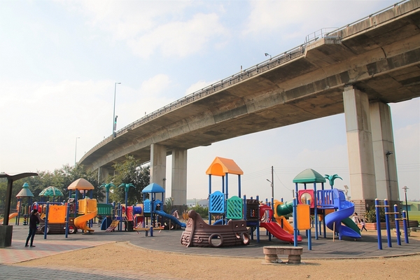 彰化市景觀公園：【彰化市景點】彰化市景觀公園~休閒步道及兒童遊樂設施，親子同樂綠化的大公園