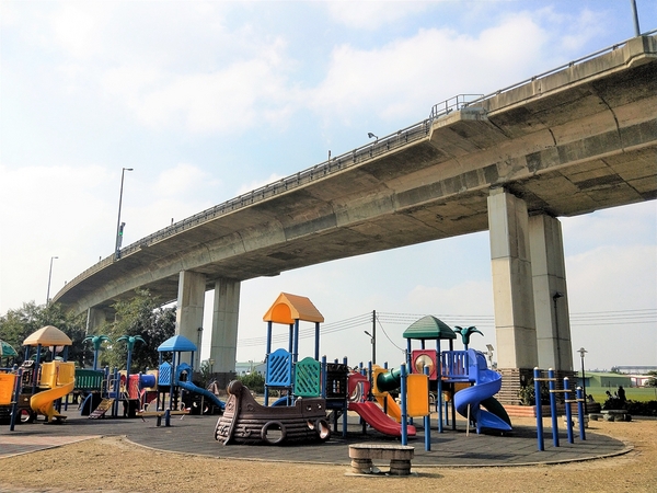 彰化市景觀公園：【彰化市景點】彰化市景觀公園~休閒步道及兒童遊樂設施，親子同樂綠化的大公園