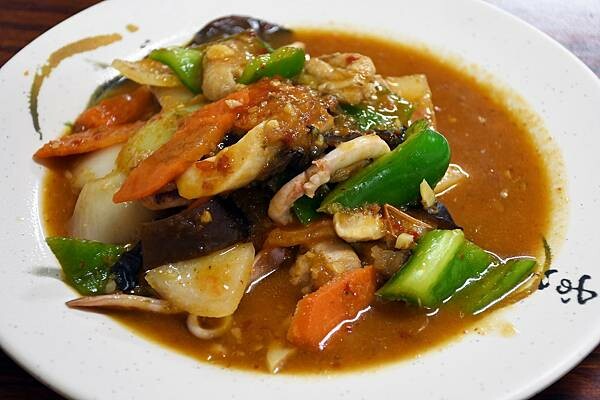 屏東縣恆春鎮別再說墾丁貴了，巷弄美食報你知！【興南熱炒99】炒出印尼好滋味～墾丁美食推薦