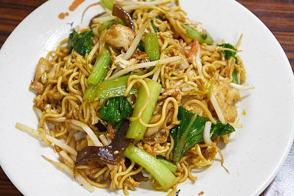 屏東縣恆春鎮別再說墾丁貴了，巷弄美食報你知！【興南熱炒99】炒出印尼好滋味～墾丁美食推薦