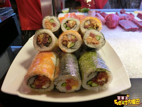 【浤騰生魚片菜單價位大公開】絕對不能錯過的新鮮生魚片～屏東必吃美食小吃餐廳推薦！招牌菜綜合生魚片拼盤。