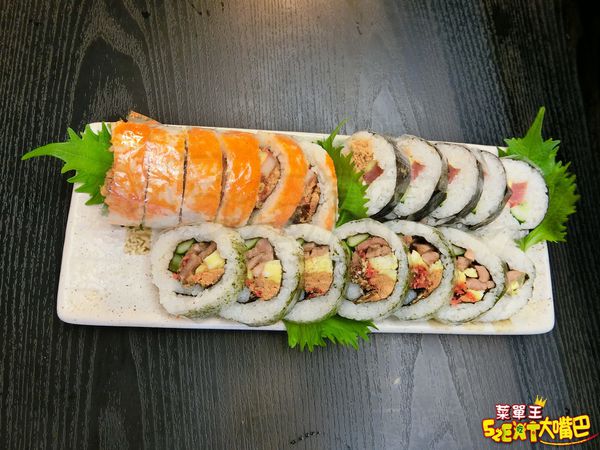 【浤騰生魚片菜單價位大公開】絕對不能錯過的新鮮生魚片～屏東必吃美食小吃餐廳推薦！招牌菜綜合生魚片拼盤。