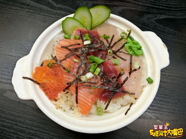 【浤騰生魚片菜單價位大公開】絕對不能錯過的新鮮生魚片～屏東必吃美食小吃餐廳推薦！招牌菜綜合生魚片拼盤。