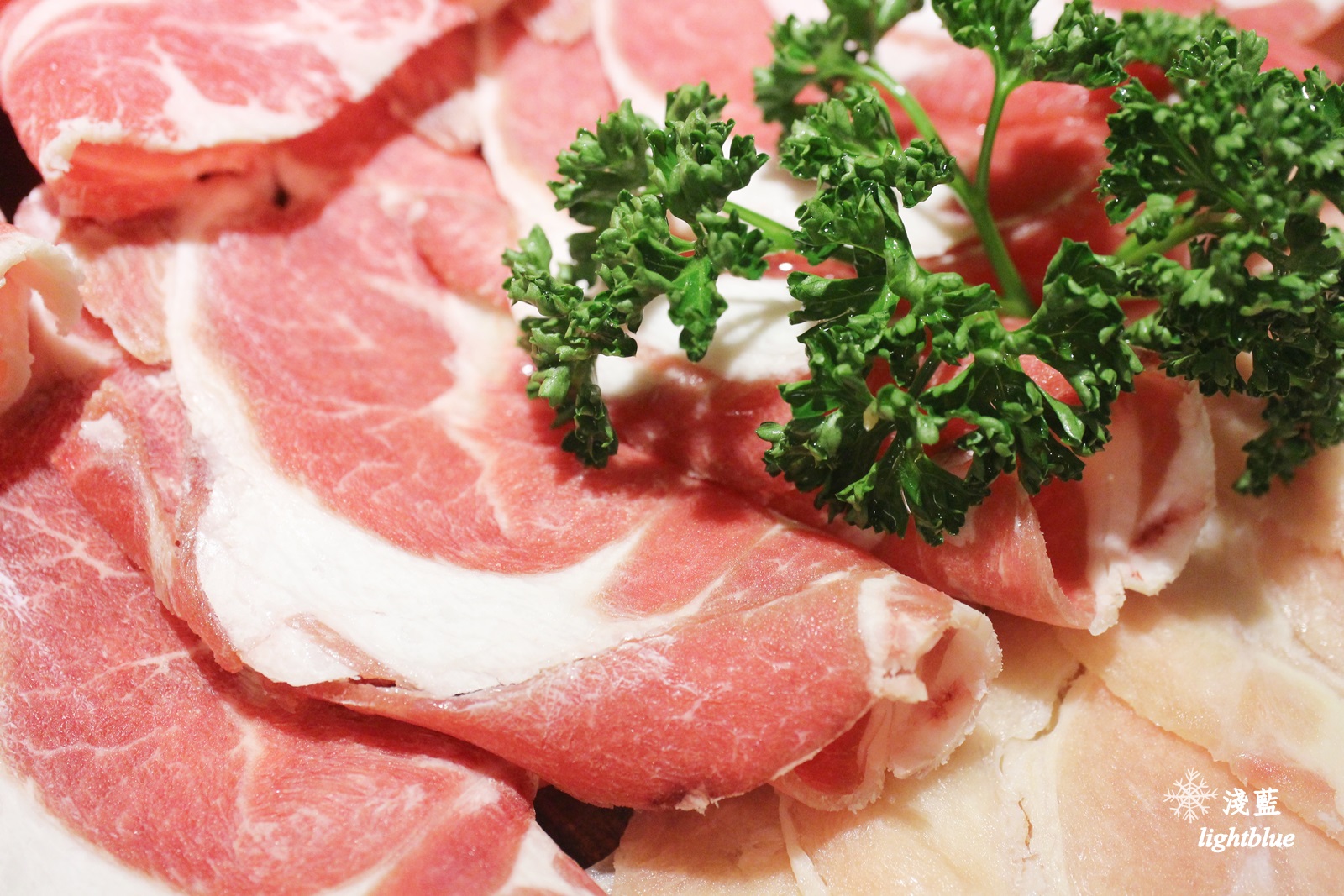 [ 中山站美食 ] 淺藍 × 食鍋憶精緻鍋物～新開幕火鍋，開鍋送鮑魚，打卡送牛小排，還有卡比索冰淇淋吃到飽