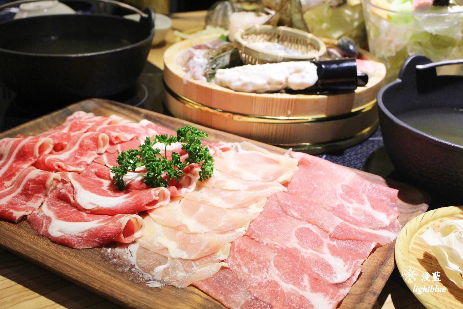 [ 中山站美食 ] 淺藍 × 食鍋憶精緻鍋物～新開幕火鍋，開鍋送鮑魚，打卡送牛小排，還有卡比索冰淇淋吃到飽