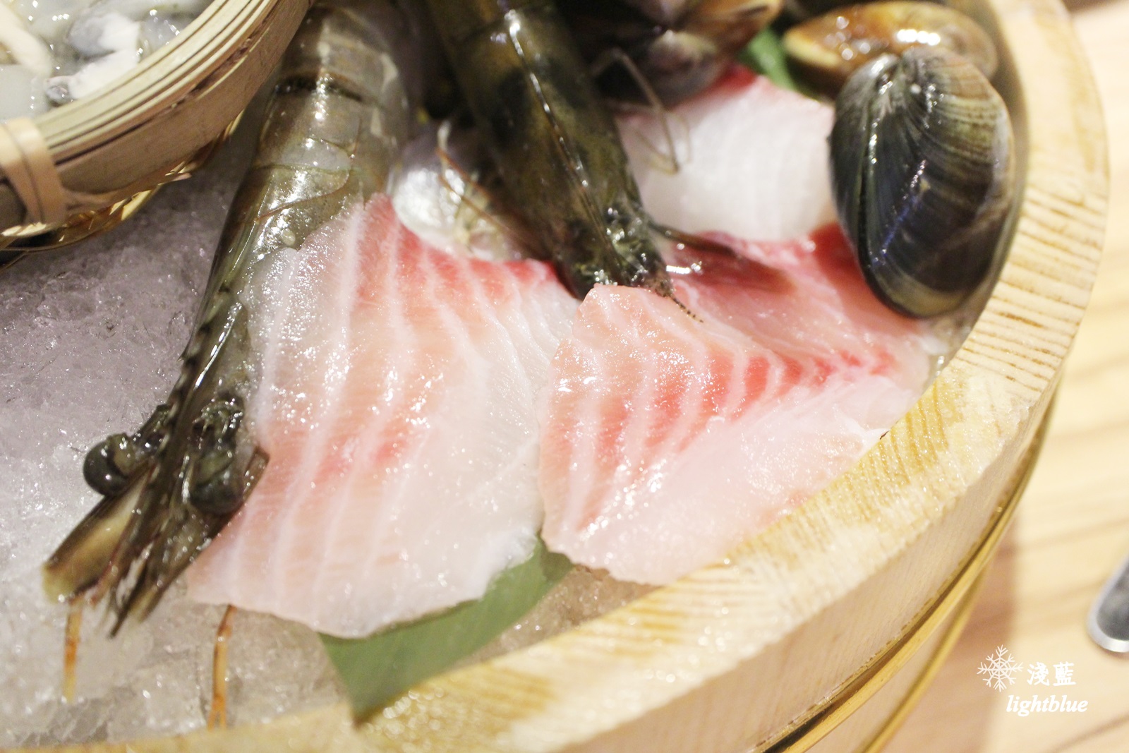 [ 中山站美食 ] 淺藍 × 食鍋憶精緻鍋物～新開幕火鍋，開鍋送鮑魚，打卡送牛小排，還有卡比索冰淇淋吃到飽