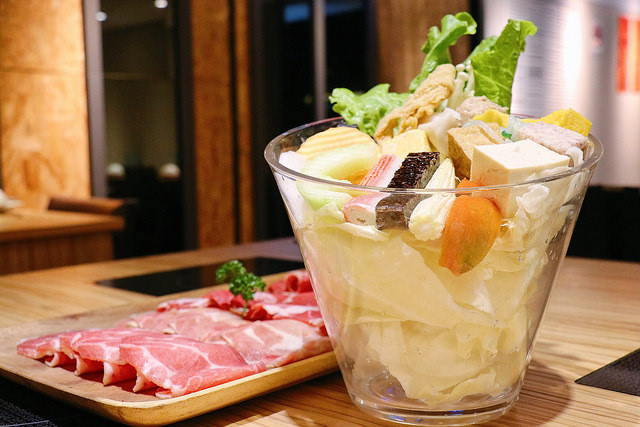 ECD75A62-B260-4EB1-8BDF-3186CB0E3890