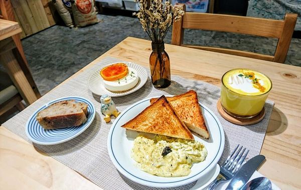 44569167_2101568189874859_1752976071340326912_n