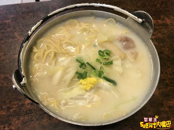 【秉峰鍋燒店菜單價位大公開】CP值極高的鍋燒意麵～台中必吃美食小吃餐廳推薦！招牌菜牛奶意麵、泡菜拉麵、廣東粥。