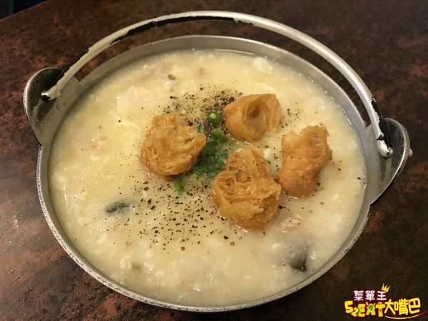 【秉峰鍋燒店菜單價位大公開】CP值極高的鍋燒意麵～台中必吃美食小吃餐廳推薦！招牌菜牛奶意麵、泡菜拉麵、廣東粥。