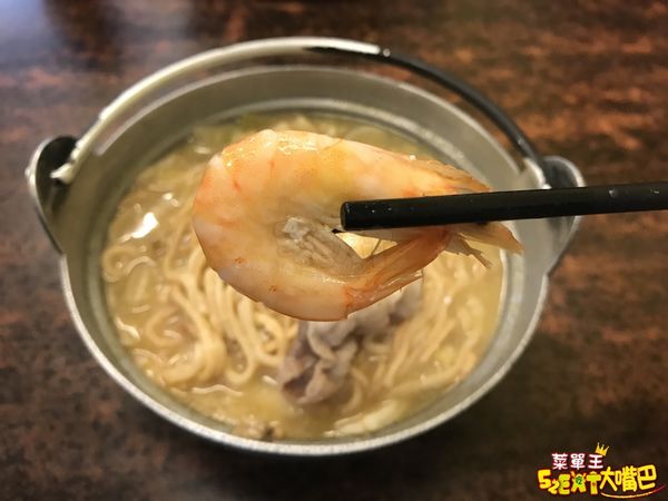 【秉峰鍋燒店菜單價位大公開】CP值極高的鍋燒意麵～台中必吃美食小吃餐廳推薦！招牌菜牛奶意麵、泡菜拉麵、廣東粥。