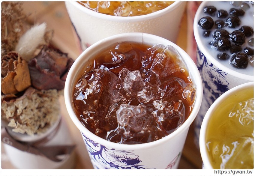 茶品心坊古典仕女杯 | 巨無霸紅茶只要25元，還有隱藏版熊貓豆奶這樣點！！