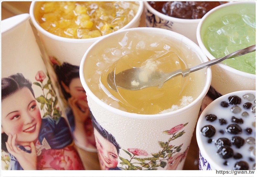 茶品心坊古典仕女杯 | 巨無霸紅茶只要25元，還有隱藏版熊貓豆奶這樣點！！