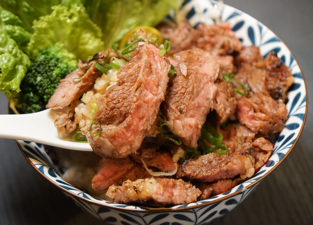 [高雄]牛丁次郎坊(高雄支店)-肉控必吃!深夜裡的和魂燒肉丼!食尚玩家推薦 - 美食好芃友