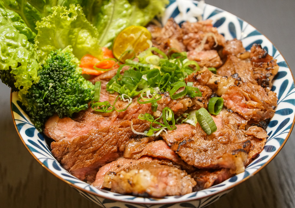 [高雄]牛丁次郎坊(高雄支店)-肉控必吃!深夜裡的和魂燒肉丼!食尚玩家推薦 - 美食好芃友