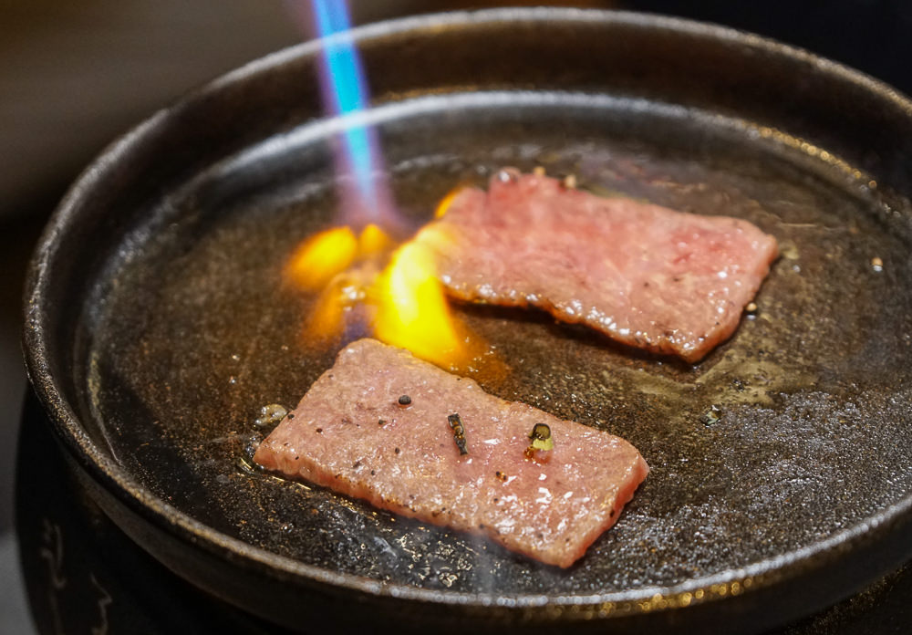 [高雄]牛丁次郎坊(高雄支店)-肉控必吃!深夜裡的和魂燒肉丼!食尚玩家推薦 - 美食好芃友