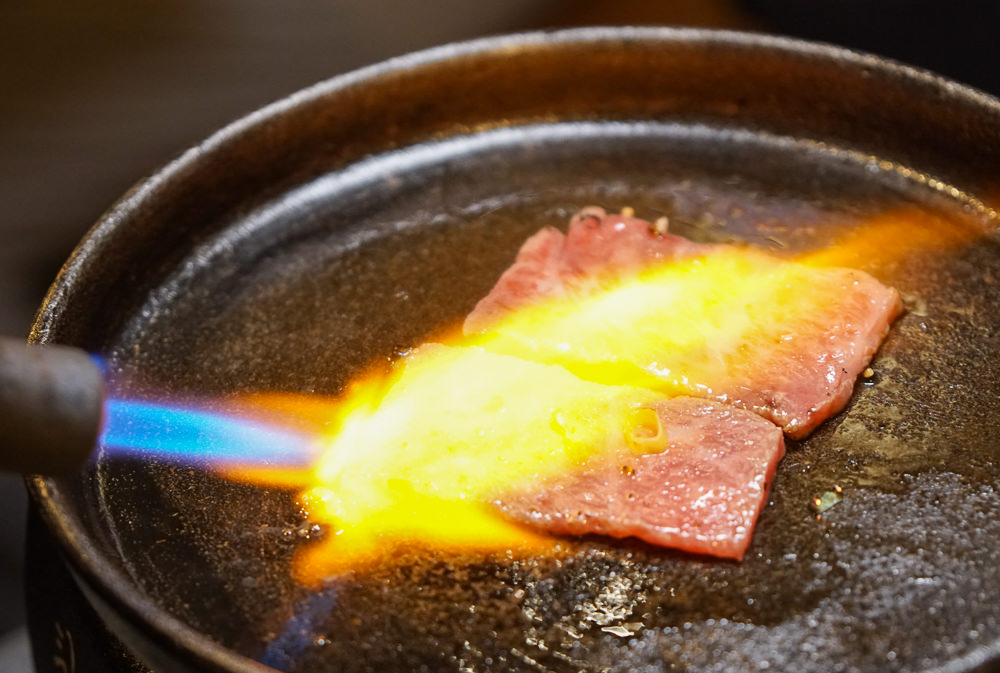 [高雄]牛丁次郎坊(高雄支店)-肉控必吃!深夜裡的和魂燒肉丼!食尚玩家推薦 - 美食好芃友