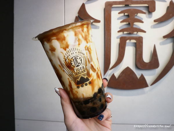 Tigersugar老虎堂(逢甲店):台中美食│Tigersugar老虎堂 逢甲店〃IG紅翻天的老虎堂在逢甲開分店啦!!還有逢甲店限定口味,混珠黑糖鮮奶新上市!!