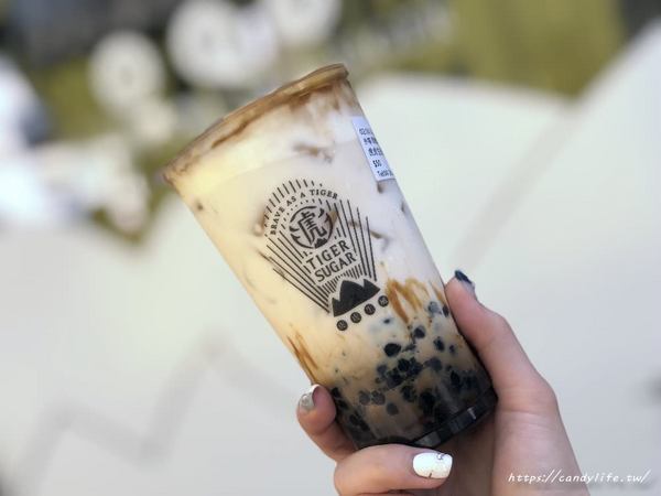 Tigersugar老虎堂(逢甲店):台中美食│Tigersugar老虎堂 逢甲店〃IG紅翻天的老虎堂在逢甲開分店啦!!還有逢甲店限定口味,混珠黑糖鮮奶新上市!!