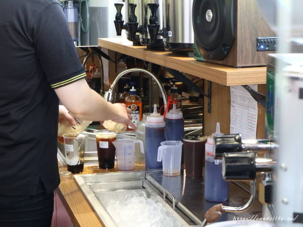 Tigersugar老虎堂(逢甲店):台中美食│Tigersugar老虎堂 逢甲店〃IG紅翻天的老虎堂在逢甲開分店啦!!還有逢甲店限定口味,混珠黑糖鮮奶新上市!!