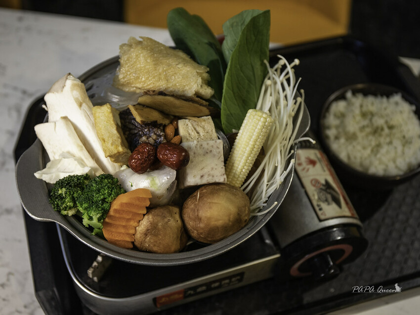 彰化素食｜ 清心緣食坊（菩堤168）單點主餐：石鍋拌飯、鐵板麵、焗烤、火鍋，就享內用免費無限暢飲冷飲、熱