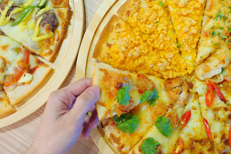 喬e歐爸爸手工披薩吃到飽:炸雞烤雞 義大利麵 飲料冰淇淋無限吃到飽!每人309元起30種手工披薩無限吃