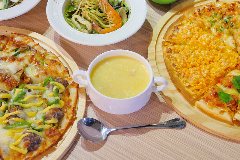 喬e歐爸爸手工披薩吃到飽:炸雞烤雞 義大利麵 飲料冰淇淋無限吃到飽!每人309元起30種手工披薩無限吃