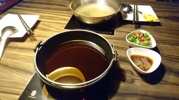 京澤苑日式鍋物:高雄~京澤苑日式鍋物~和風燒鍋X壽喜燒鍋~家樂福鼎山店美食區~ 京澤苑日式鍋物:高雄~京澤苑日式鍋物~和風燒鍋X壽喜燒鍋~家樂福鼎山店美食區~