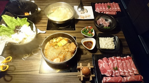 京澤苑日式鍋物:高雄~京澤苑日式鍋物~和風燒鍋X壽喜燒鍋~家樂福鼎山店美食區~ 京澤苑日式鍋物:高雄~京澤苑日式鍋物~和風燒鍋X壽喜燒鍋~家樂福鼎山店美食區~