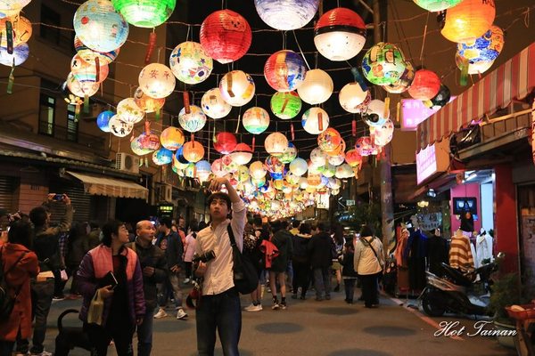 普濟殿燈會：【台南旅遊】全台十大必逛燈會！期間限定燈籠海：普濟殿燈會