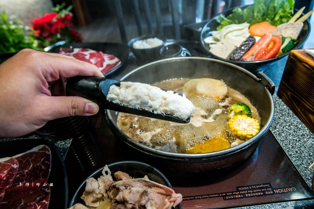 高檔食材佛心吃到飽～『五麦壽喜燒。鍋物』！東區人氣排隊吃到飽名店 - 麥仔の生活日記