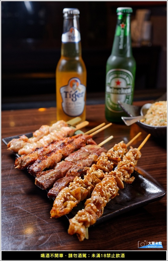 新莊輔大餐酒吧推薦,DNA串燒BAR,引進東區最夯Beer PONG台,精緻調酒,串燒熱食,電子飛鏢,聚餐派對推薦,輔大站美食, - 大胃米粒 DAVID & MILLY