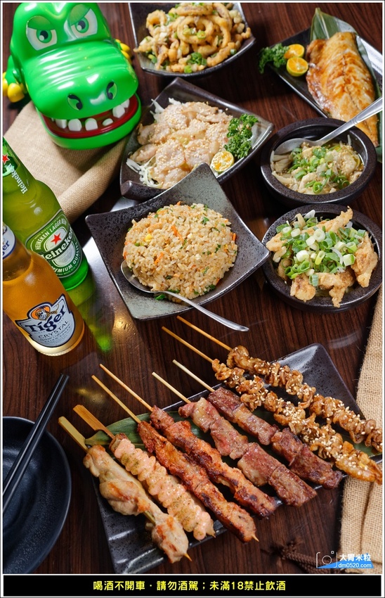 新莊輔大餐酒吧推薦,DNA串燒BAR,引進東區最夯Beer PONG台,精緻調酒,串燒熱食,電子飛鏢,聚餐派對推薦,輔大站美食, - 大胃米粒 DAVID & MILLY