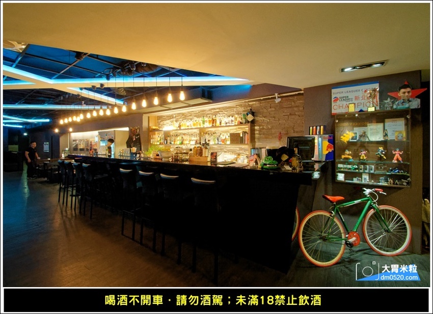 新莊輔大餐酒吧推薦,DNA串燒BAR,引進東區最夯Beer PONG台,精緻調酒,串燒熱食,電子飛鏢,聚餐派對推薦,輔大站美食, - 大胃米粒 DAVID & MILLY