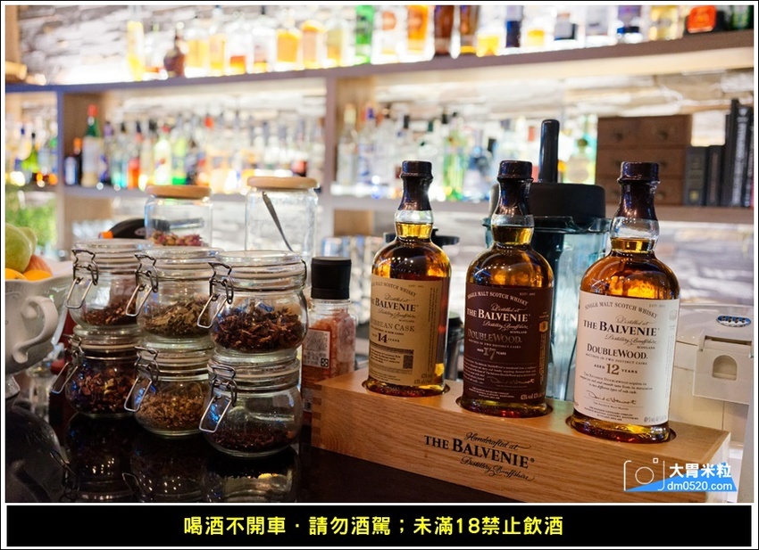 新莊輔大餐酒吧推薦,DNA串燒BAR,引進東區最夯Beer PONG台,精緻調酒,串燒熱食,電子飛鏢,聚餐派對推薦,輔大站美食, - 大胃米粒 DAVID & MILLY