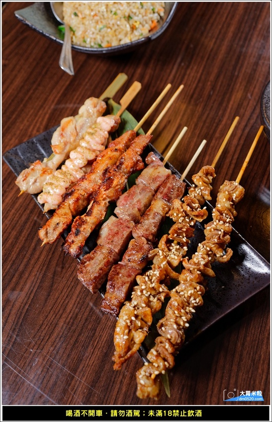 新莊輔大餐酒吧推薦,DNA串燒BAR,引進東區最夯Beer PONG台,精緻調酒,串燒熱食,電子飛鏢,聚餐派對推薦,輔大站美食, - 大胃米粒 DAVID & MILLY