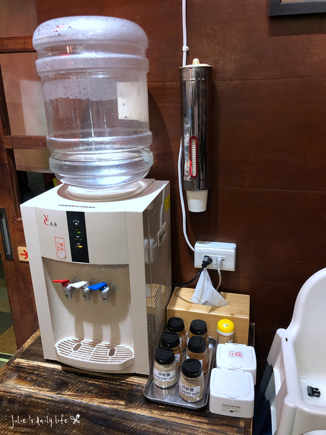 新店拉麵-百寿爺日式拉麵專賣店-小碧潭美食-新店高中周邊美食-附菜單 @跟著Julie一起走吧