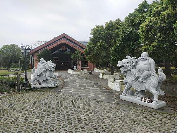 新竹峨眉黃金傳說窯烤麵包坊~近峨嵋湖彌勒佛殿~