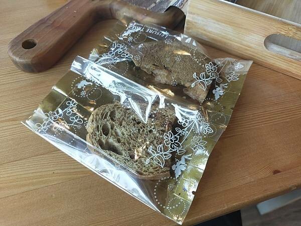 新竹峨眉黃金傳說窯烤麵包坊~近峨嵋湖彌勒佛殿~