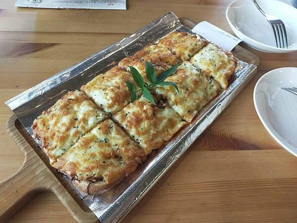 新竹峨眉黃金傳說窯烤麵包坊~近峨嵋湖彌勒佛殿~