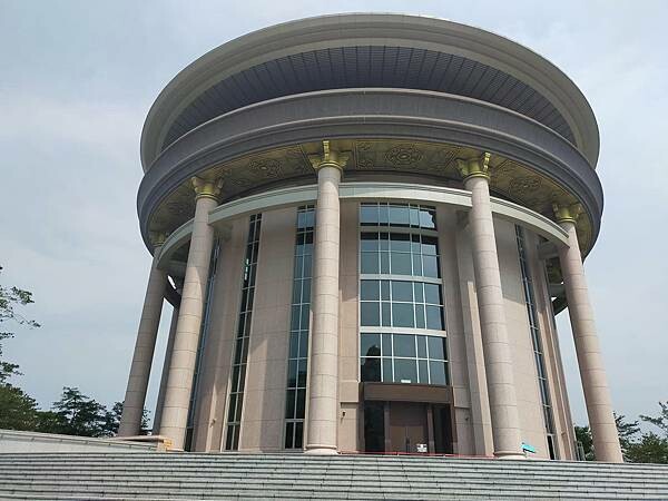 新竹峨眉黃金傳說窯烤麵包坊~近峨嵋湖彌勒佛殿~