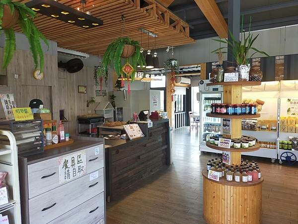 新竹峨眉黃金傳說窯烤麵包坊~近峨嵋湖彌勒佛殿~