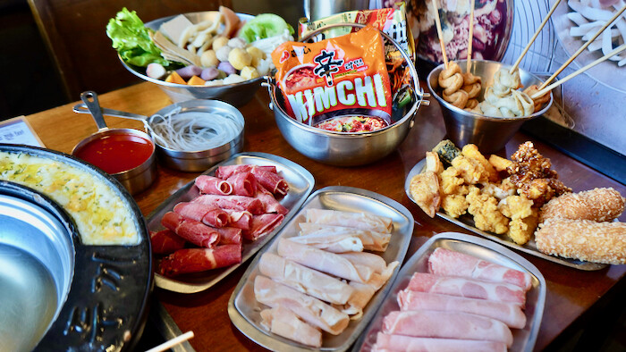 [淡水] 兩餐韓國年糕火鍋吃到飽！只要349元！韓國炸雞/年糕/韓國泡麵吃到飽！