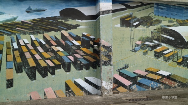 棧貳庫KW2:【高雄旅遊】棧貳庫,沒有旋轉木馬依舊好拍@捷運西子灣站