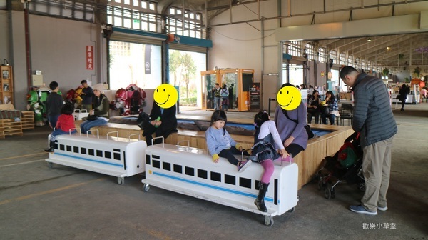 棧貳庫KW2:【高雄旅遊】棧貳庫,沒有旋轉木馬依舊好拍@捷運西子灣站